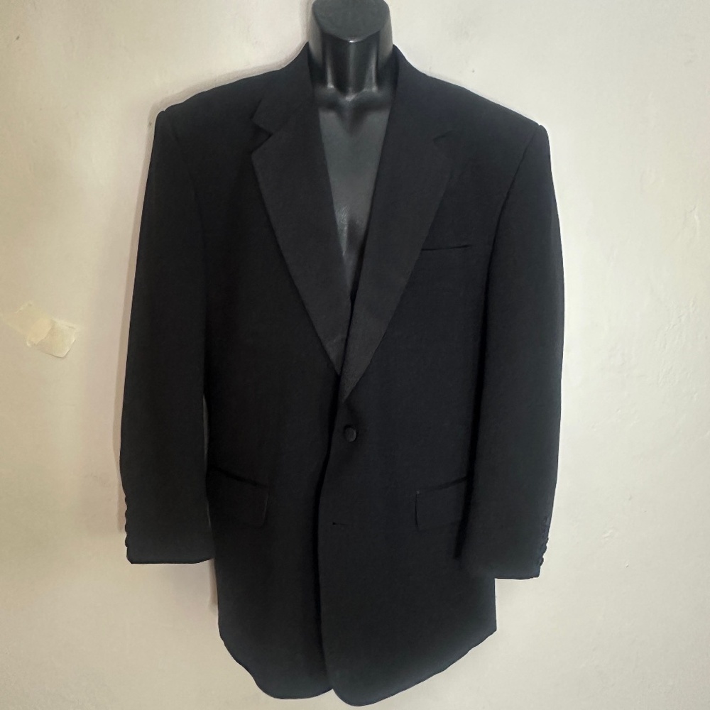 Soprano Tux Jacket ~46R no size tag Gently worn 2 button Ventless 24" armpits